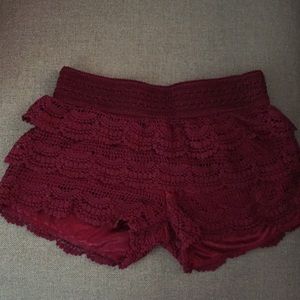 Ruffle Short-Shorts